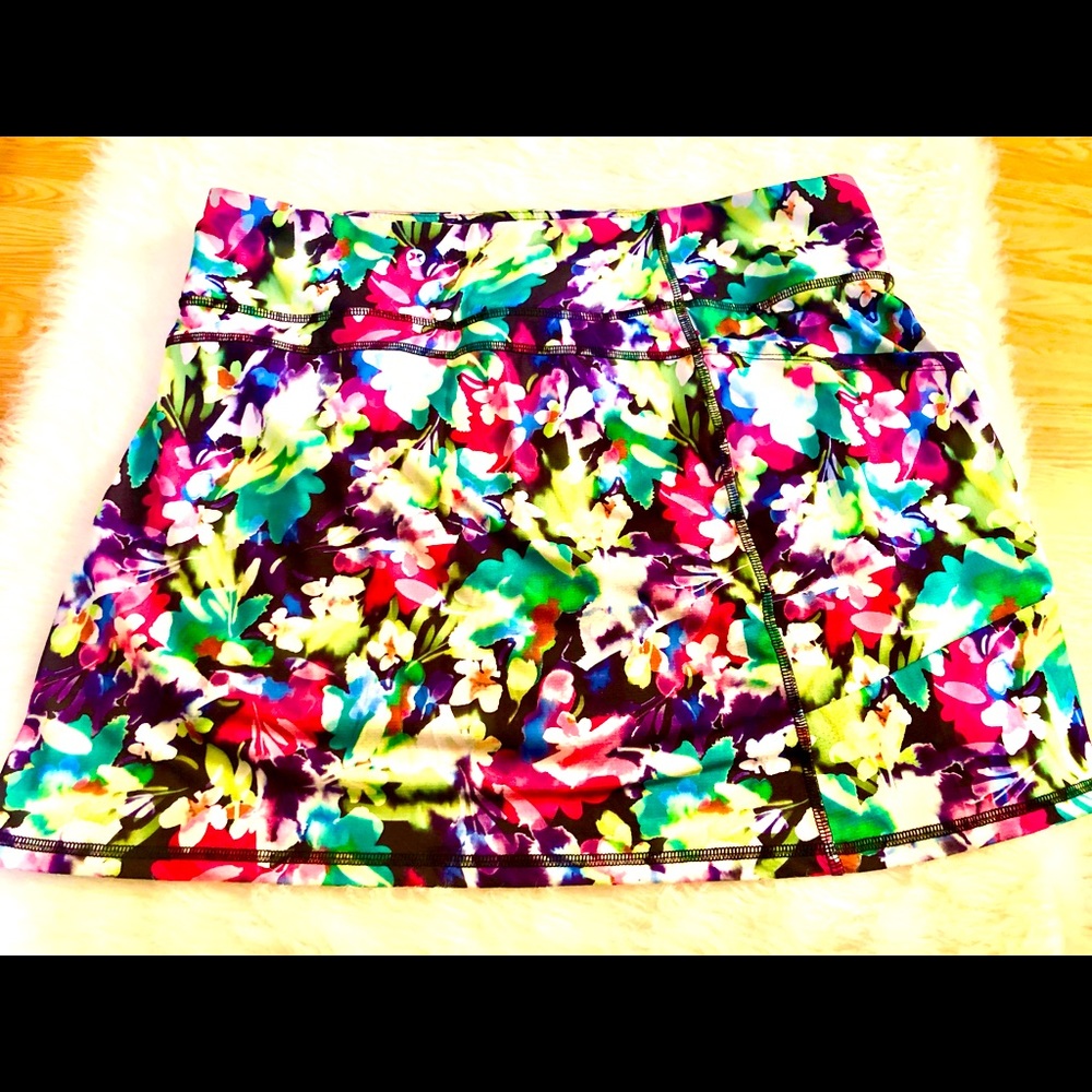Ladies beautiful flowered Skort cute skirt with black shorts underneath